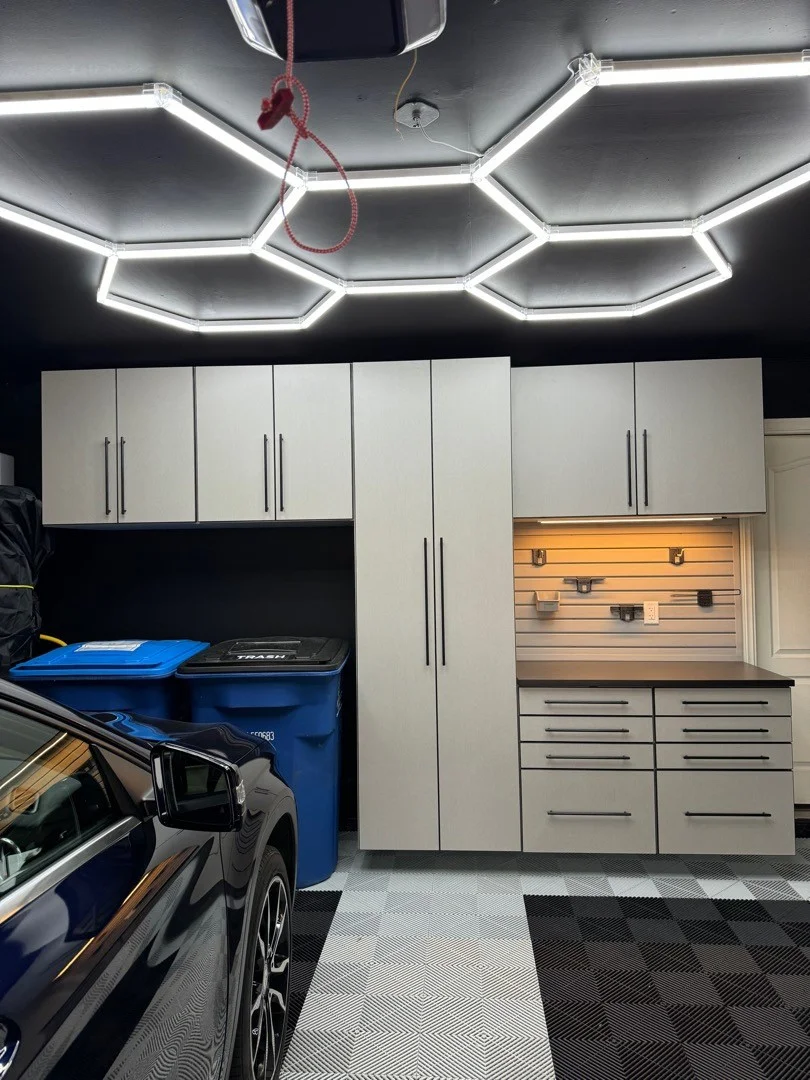 BRUSHED SILVER WITH HEXAGON LIGHT image
