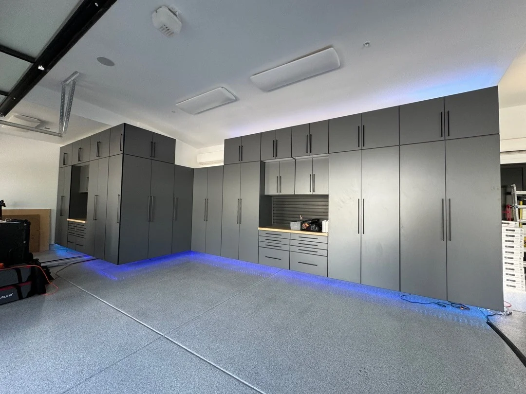 FLOOR TO CEILING image